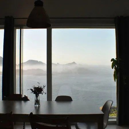 Modern Oceanfront In The Centre Of Lofoten 빌라 *