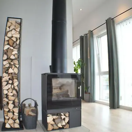 Modern Oceanfront In The Centre Of Lofoten *